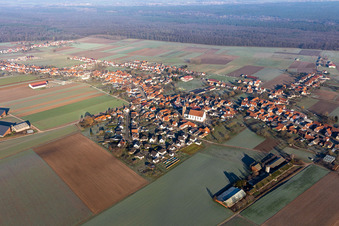 Schleithal dans le département Bas Rhin, France vu d'un drone