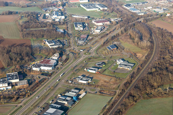 Vue aérienne de Rue Marie Curie à le quartier Altenstadt in Wissembourg dans le département Bas Rhin, France