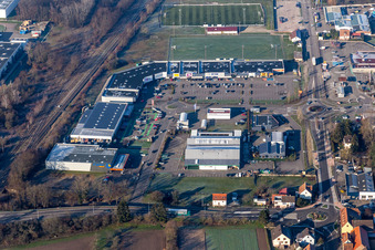 Vue aérienne de Centres Commerçants : Action Wissembourg , Centrakor à le quartier Altenstadt in Wissembourg dans le département Bas Rhin, France