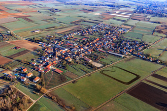 Vue aérienne de Vue du village depuis le sud-ouest à Schweighofen dans le département Rhénanie-Palatinat, Allemagne