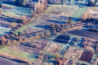 Vue aérienne de Barrière de chars "Höckerlinie" de la Seconde Guerre mondiale à Steinfeld dans le département Rhénanie-Palatinat, Allemagne