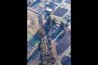Photographie aérienne de Barrière de chars "Höckerlinie" de la Seconde Guerre mondiale à Steinfeld dans le département Rhénanie-Palatinat, Allemagne