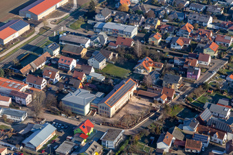 Vue aérienne de École primaire à Steinfeld dans le département Rhénanie-Palatinat, Allemagne
