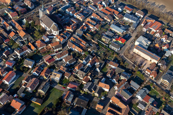 Vue aérienne de Église catholique de Saint-Léodegar à Steinfeld dans le département Rhénanie-Palatinat, Allemagne
