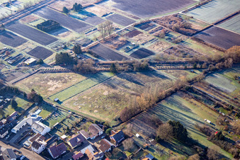 Vue oblique de Barrière de chars "Höckerlinie" de la Seconde Guerre mondiale à Steinfeld dans le département Rhénanie-Palatinat, Allemagne
