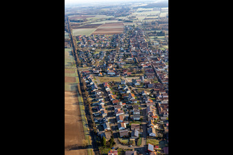 Vue oblique de Dans le champ de briques à le quartier Schaidt in Wörth am Rhein dans le département Rhénanie-Palatinat, Allemagne