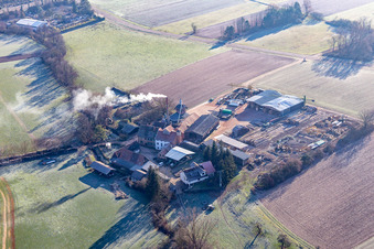 Vue aérienne de Boiseries Orth avec hall incendié à le quartier Schaidt in Wörth am Rhein dans le département Rhénanie-Palatinat, Allemagne