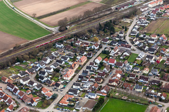 Vue d'oiseau de Dans la roseraie à Winden dans le département Rhénanie-Palatinat, Allemagne