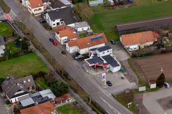 Vue aérienne de Station-service ESSO à Rheinzabern dans le département Rhénanie-Palatinat, Allemagne