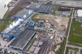 Vue d'oiseau de Construction de la nouvelle centrale électrique à gaz et hydrogène de l'usine de papier Palm GmbH & Co. KG dans la zone industrielle de Wörth-Oberwald à Wörth am Rhein dans le département Rhénanie-Palatinat, Allemagne
