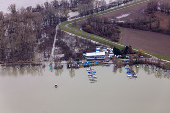 Vue aérienne de Le club de voile RKC Wörth pendant les inondations à le quartier Maximiliansau in Wörth am Rhein dans le département Rhénanie-Palatinat, Allemagne