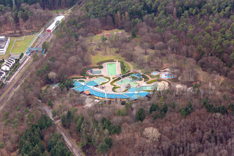 Vue aérienne de Parc aquatique à Wörth am Rhein dans le département Rhénanie-Palatinat, Allemagne