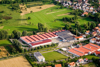 Vue oblique de Vogelsitze GmbH, Kleinsteinbacherstraße 44 à le quartier Stupferich in Karlsruhe dans le département Bade-Wurtemberg, Allemagne