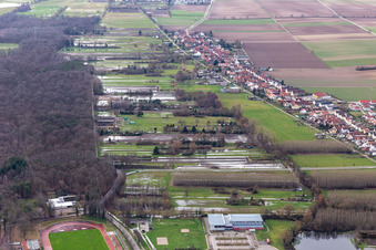 Vue aérienne de Terrain sous l'eau avec prairies inondées entre Floßgraben et Dörniggraben sur la Saarstr à Kandel dans le département Rhénanie-Palatinat, Allemagne