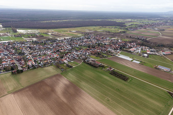 Vue d'oiseau de Minfeld dans le département Rhénanie-Palatinat, Allemagne