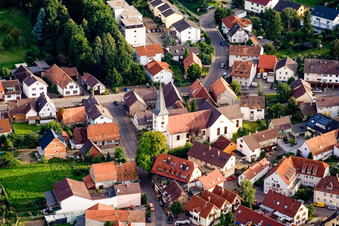 Vue aérienne de Saint Cyriaque à le quartier Stupferich in Karlsruhe dans le département Bade-Wurtemberg, Allemagne