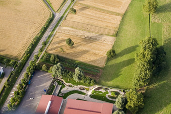 Enregistrement par drone de Vogelsitze GmbH, Kleinsteinbacherstraße 44 à le quartier Stupferich in Karlsruhe dans le département Bade-Wurtemberg, Allemagne