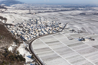 Vue aérienne de Vue aérienne d'hiver sous la neige à Eschbach dans le département Rhénanie-Palatinat, Allemagne