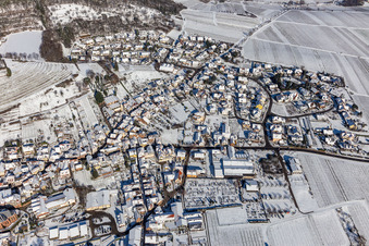 Vue aérienne de Vue aérienne d'hiver sous la neige à le quartier SaintMartin in Sankt Martin dans le département Rhénanie-Palatinat, Allemagne