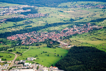 Vue aérienne de Du nord à le quartier Ittersbach in Karlsbad dans le département Bade-Wurtemberg, Allemagne
