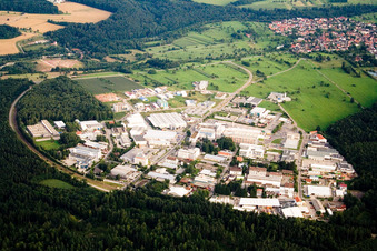 Vue aérienne de Zone industrielle et commerciale du district d'Ittersbach à le quartier Im Stockmädle in Karlsbad dans le département Bade-Wurtemberg, Allemagne