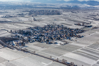 Vue aérienne de Vue aérienne d'hiver sous la neige à Walsheim dans le département Rhénanie-Palatinat, Allemagne