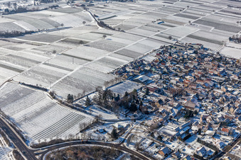 Vue aérienne de Vue aérienne d'hiver sous la neige à Walsheim dans le département Rhénanie-Palatinat, Allemagne