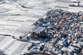 Vue aérienne de Vue aérienne d'hiver sous la neige à Walsheim dans le département Rhénanie-Palatinat, Allemagne
