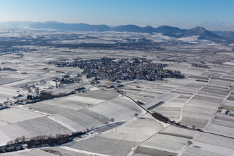 Vue aérienne de Vue aérienne d'hiver sous la neige à le quartier Nußdorf in Landau in der Pfalz dans le département Rhénanie-Palatinat, Allemagne