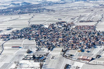 Vue aérienne de Vue aérienne d'hiver sous la neige à le quartier Nußdorf in Landau in der Pfalz dans le département Rhénanie-Palatinat, Allemagne
