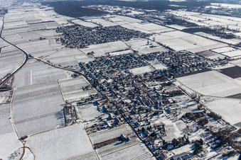 Vue aérienne de Vue aérienne d'hiver sous la neige à le quartier Dammheim in Landau in der Pfalz dans le département Rhénanie-Palatinat, Allemagne