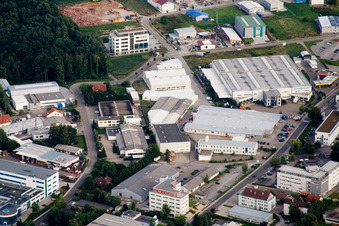 Ittersbach, zone industrielle à le quartier Im Stockmädle in Karlsbad dans le département Bade-Wurtemberg, Allemagne depuis l'avion