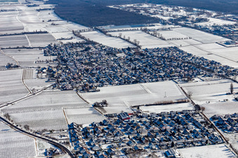 Vue aérienne de Vue aérienne d'hiver sous la neige à Bornheim dans le département Rhénanie-Palatinat, Allemagne