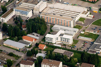 Image drone de Ittersbach, zone industrielle à le quartier Im Stockmädle in Karlsbad dans le département Bade-Wurtemberg, Allemagne