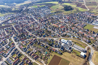 Vue aérienne de Vue de la ville depuis l'est à le quartier Malmsheim in Renningen dans le département Bade-Wurtemberg, Allemagne