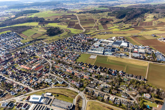 Vue aérienne de Vue de la ville depuis le nord-est à le quartier Malmsheim in Renningen dans le département Bade-Wurtemberg, Allemagne