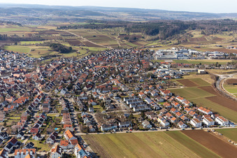 Vue aérienne de Vue de la ville depuis l'est à le quartier Malmsheim in Renningen dans le département Bade-Wurtemberg, Allemagne