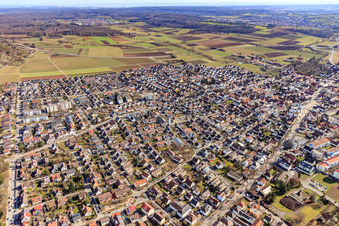 Vue aérienne de Vue d'ensemble de la ville depuis le nord-ouest à Renningen dans le département Bade-Wurtemberg, Allemagne