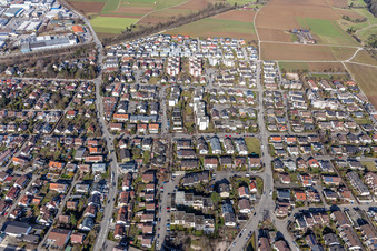 Vue aérienne de Rutesheimer Straße et Alemannenstr depuis le sud à Renningen dans le département Bade-Wurtemberg, Allemagne