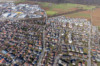Vue aérienne de Rutesheimer Straße et Alemannenstr depuis le sud à Renningen dans le département Bade-Wurtemberg, Allemagne