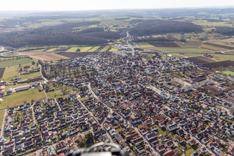Vue aérienne de Vue d'ensemble de la ville depuis le nord-ouest à Renningen dans le département Bade-Wurtemberg, Allemagne