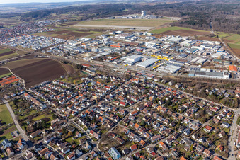 Vue aérienne de Gare et zone industrielle Industriestr à Renningen dans le département Bade-Wurtemberg, Allemagne