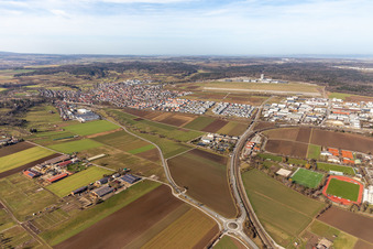 Vue aérienne de Rue Nord-Sud à Renningen dans le département Bade-Wurtemberg, Allemagne