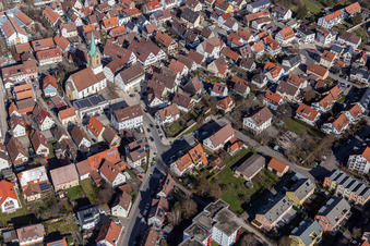 Vue aérienne de Rue principale Humboldtstr à Renningen dans le département Bade-Wurtemberg, Allemagne