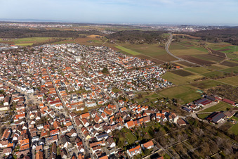 Vue aérienne de Vue de la ville depuis le sud à Renningen dans le département Bade-Wurtemberg, Allemagne