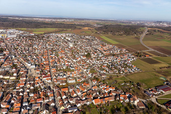 Vue aérienne de Vue de la ville depuis le sud à Renningen dans le département Bade-Wurtemberg, Allemagne