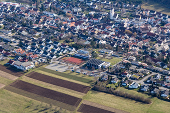 Vue aérienne de Sonnenberghalle et Sonnenbergschule Aidlingen école secondaire à Aidlingen dans le département Bade-Wurtemberg, Allemagne