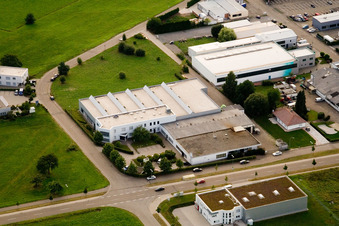 Vue aérienne de Ittersbach, zone industrielle à le quartier Im Stockmädle in Karlsbad dans le département Bade-Wurtemberg, Allemagne