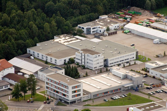 Vue oblique de Ittersbach, zone industrielle à le quartier Im Stockmädle in Karlsbad dans le département Bade-Wurtemberg, Allemagne