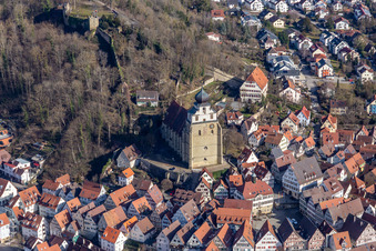 Vue aérienne de Collégiale du Schlossberg au-dessus de la place du marché à Herrenberg dans le département Bade-Wurtemberg, Allemagne